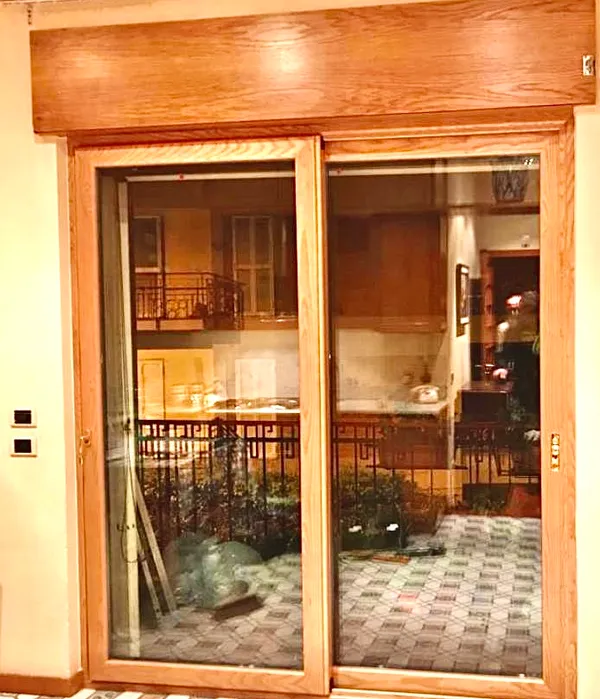 Scorrevole legno-alluminio con cassonetto in legno